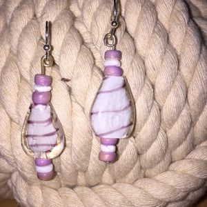 ⭐️⭐️5:$20⭐️⭐️ Earrings-Mauve & white